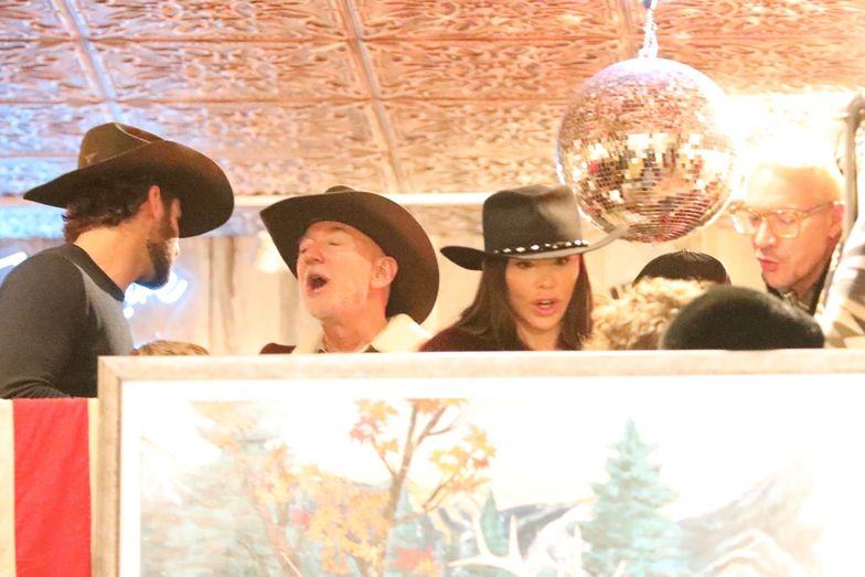 Джефф Безос и Лорен Санчес Джефф Безос и Лорен Санчес