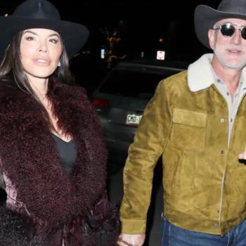 Лорен Санчес в шляпе и Джефф Безос в Аспене