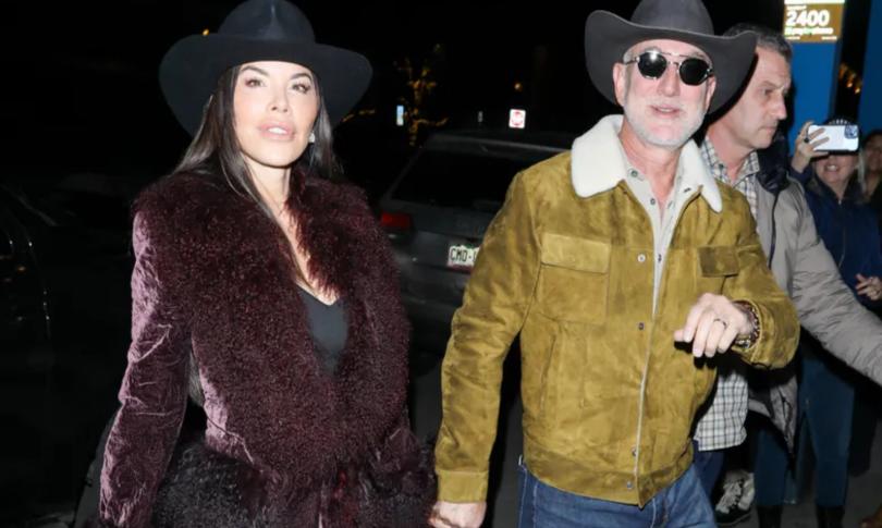 Лорен Санчес и Джефф Безос в ковбойских шляпах Лорен Санчес и Джефф Безос в ковбойских шляпах