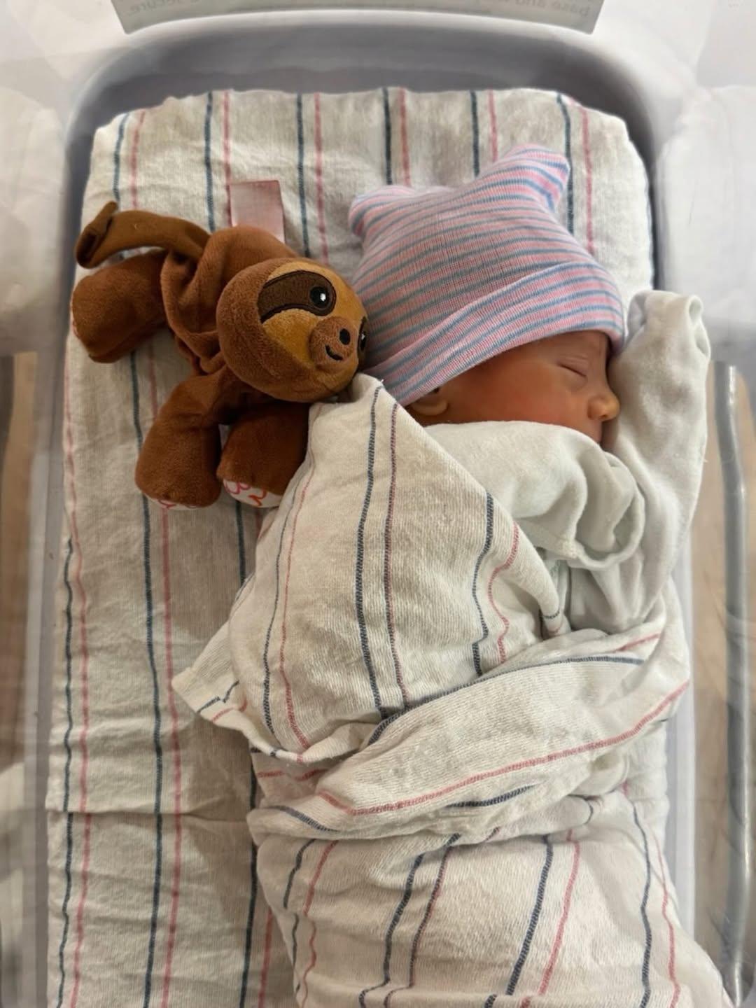 У Энрике Иглесиаса и Анны Курниковой родился четвертый ребенок