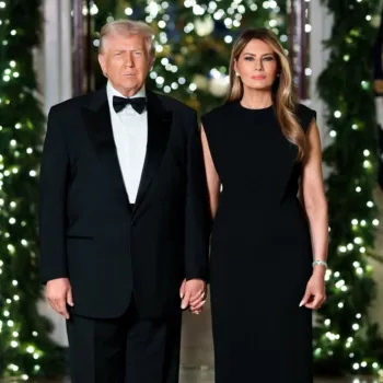 Серьезные выражения лиц и классическая элегантность. Именно так Трампы передают свои праздничные поздравления Серьезные выражения лиц и классическая элегантность. Именно так Трампы передают свои праздничные поздравления