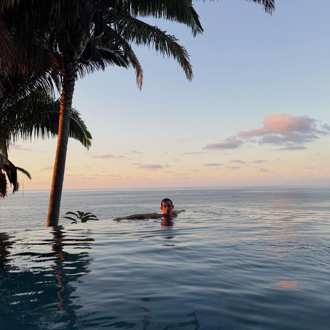 Каллум Тернер на отдыхе с Дуа Липой