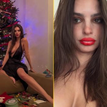 Эмили Ратаковски встретила Рождество в чёрном платье и с бокалом красного вина — и показала помаду «после вечера»