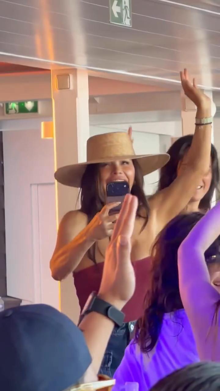 Лорен Санчес прекрасно проводит время на Сен-Бартелеми.