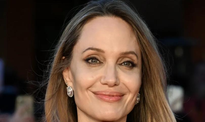 Анджелина Джоли