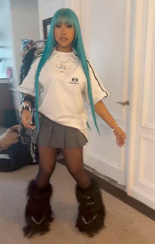 Это потрясающее ювелирное изделие украшено бриллиантами общим весом 106 карат.