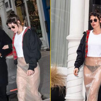 Кристен Стюарт дефилировала по Нью-Йорку в прозрачном наряде