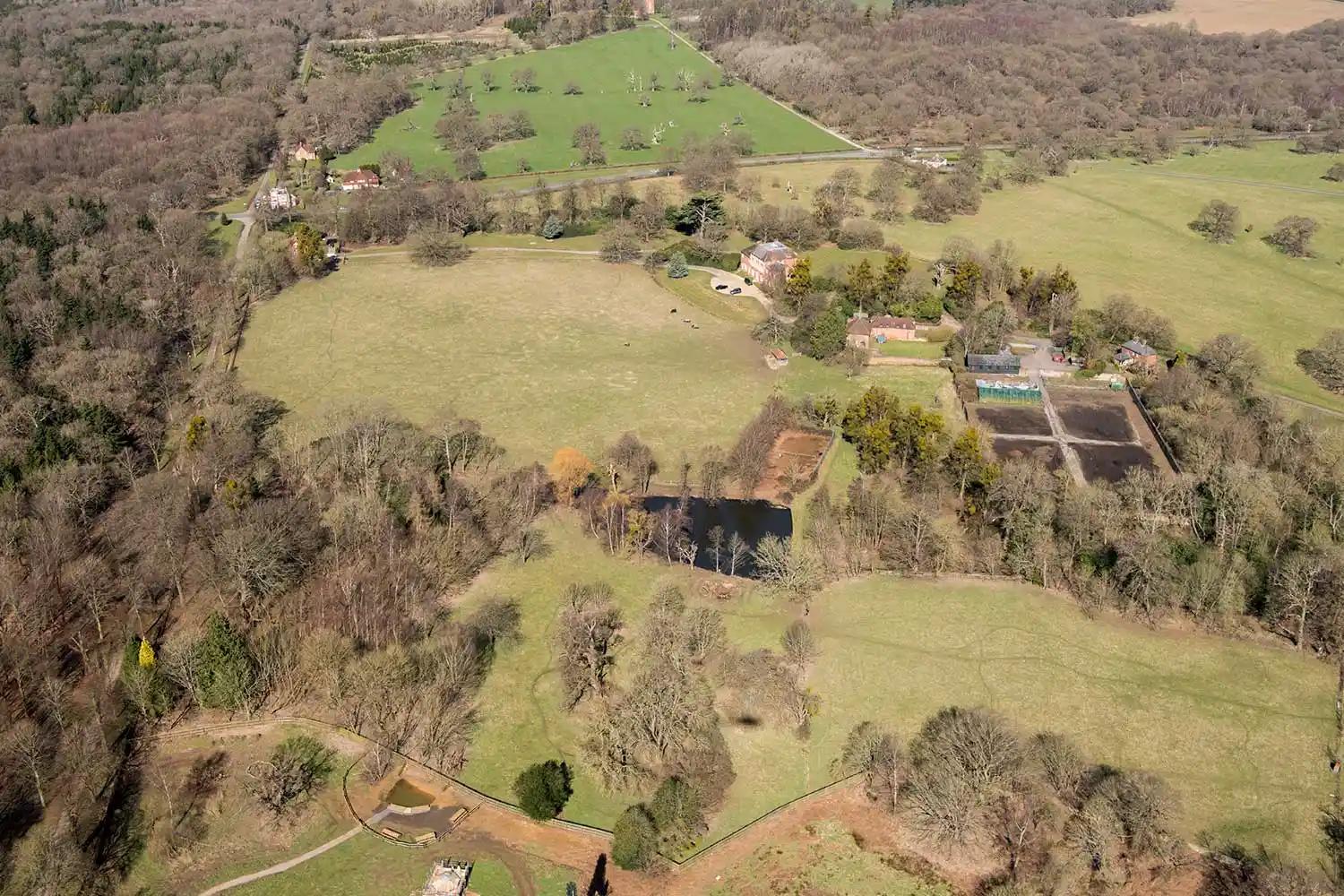 У Кейт Миддлтон появилось собственное озеро для любимого хобби — купания в ледяной воде У Кейт Миддлтон появилось собственное озеро для любимого хобби — купания в ледяной воде