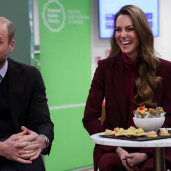 Кейт Миддлтон и принц Уильям вернулись к работе после отпуска. Они посетили больницу в Лондоне