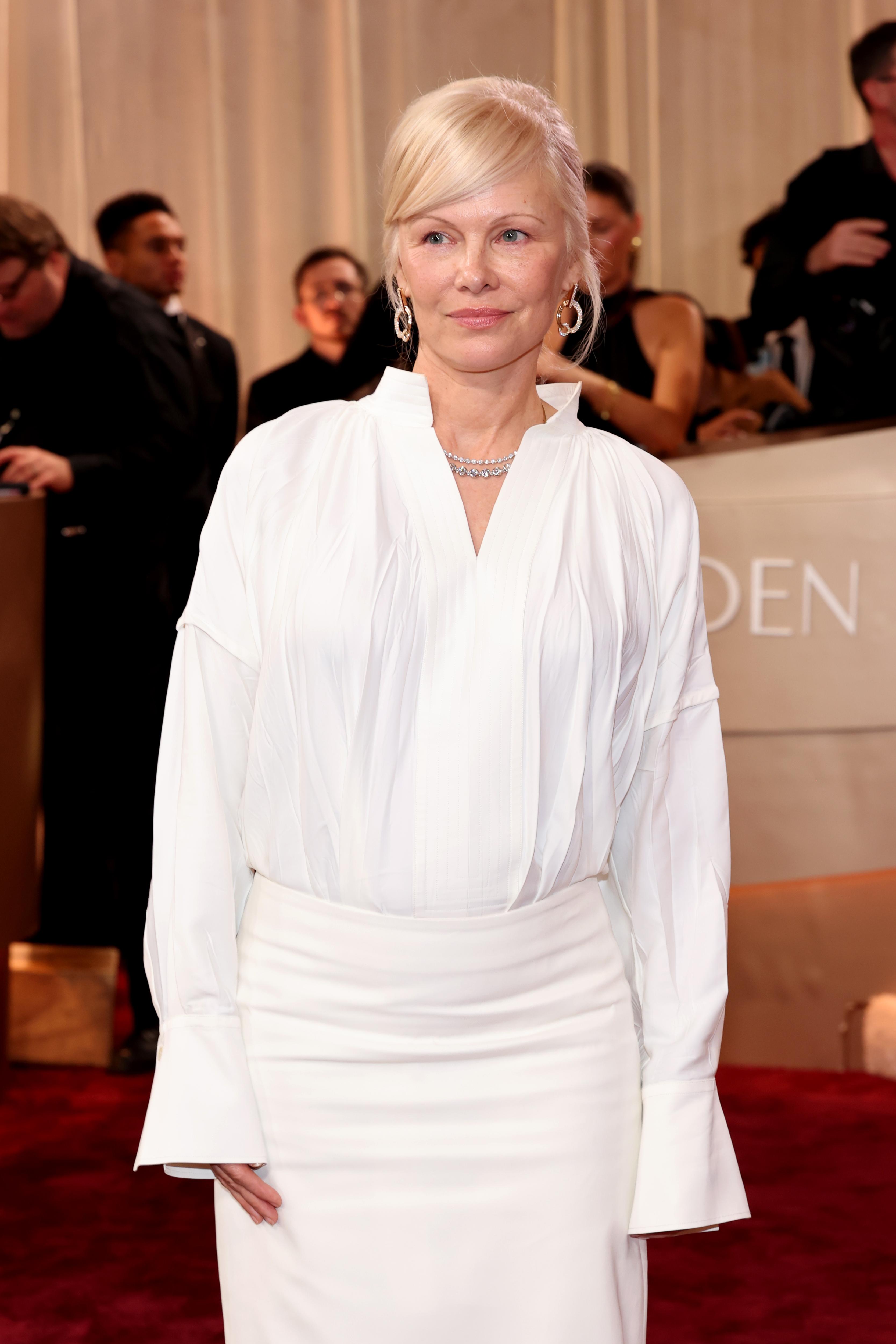 В последнее время звезда часто появляется на красных дорожках без макияжа.