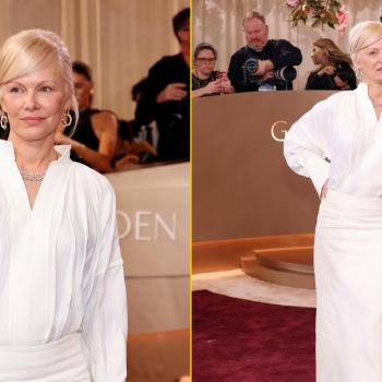 Памела Андерсон снова «без тяжёлого гламура»:белая рубашка, бриллианты и эксперимент на красной дорожке