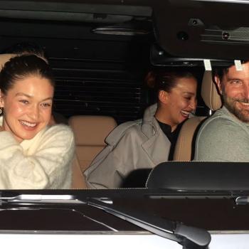 Брэдли Купер и Джиджи Хадид пропустили церемонию вручения премии «Золотой глобус», чтобы пойти на свидание