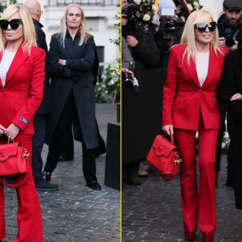 Донателла Версаче в красном на похоронах Валентино. Ее наряд отдал дань уважения дизайнеру