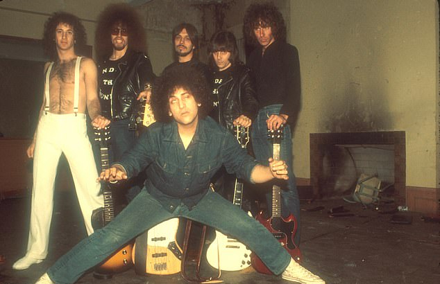 (задний ряд слева направо) Скотт