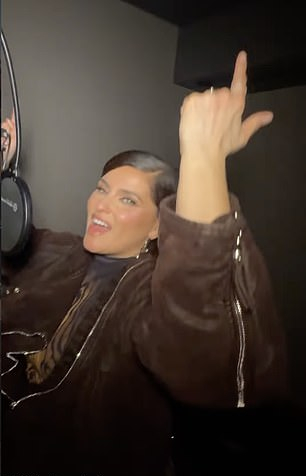 Нелли Фуртадо возвращается