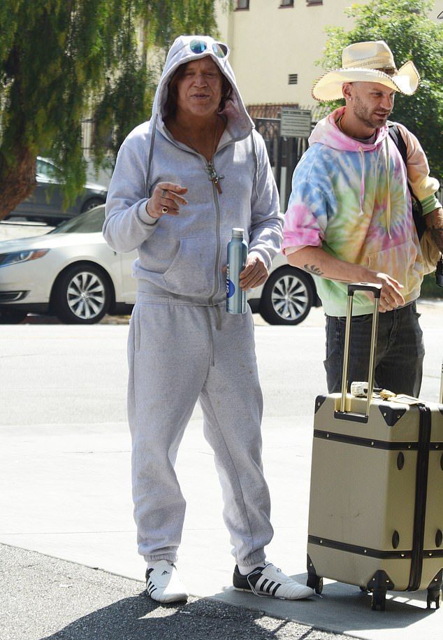 Микки Рурк впервые появился на публике после истории с выселением