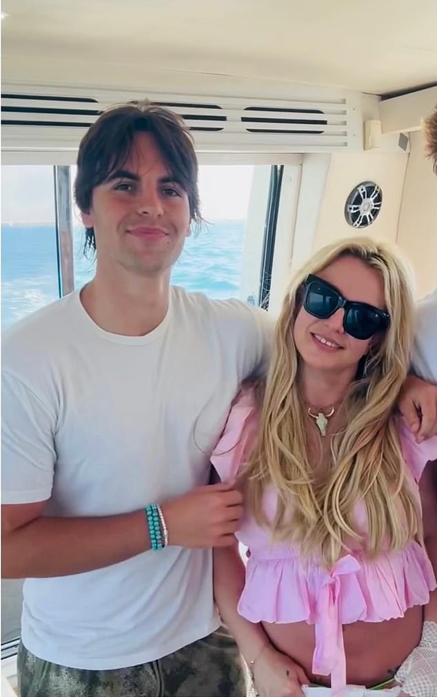 Бритни Спирс встретилась с сыновьями 