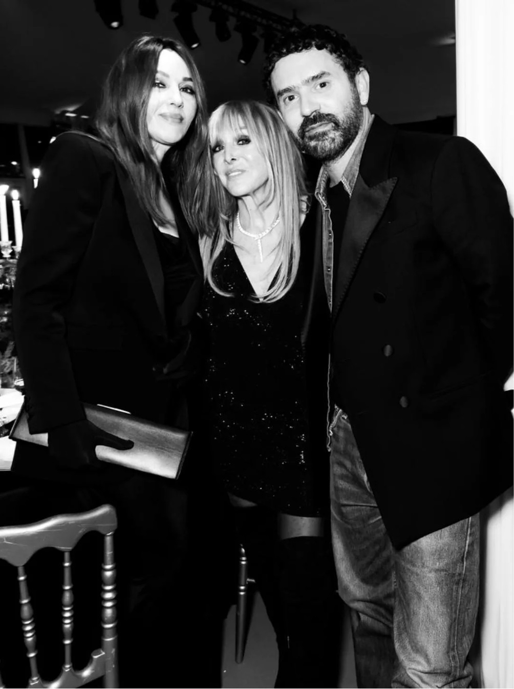 Моника Беллуччи восхитила элегантным образом на благотворительном вечере в Париже