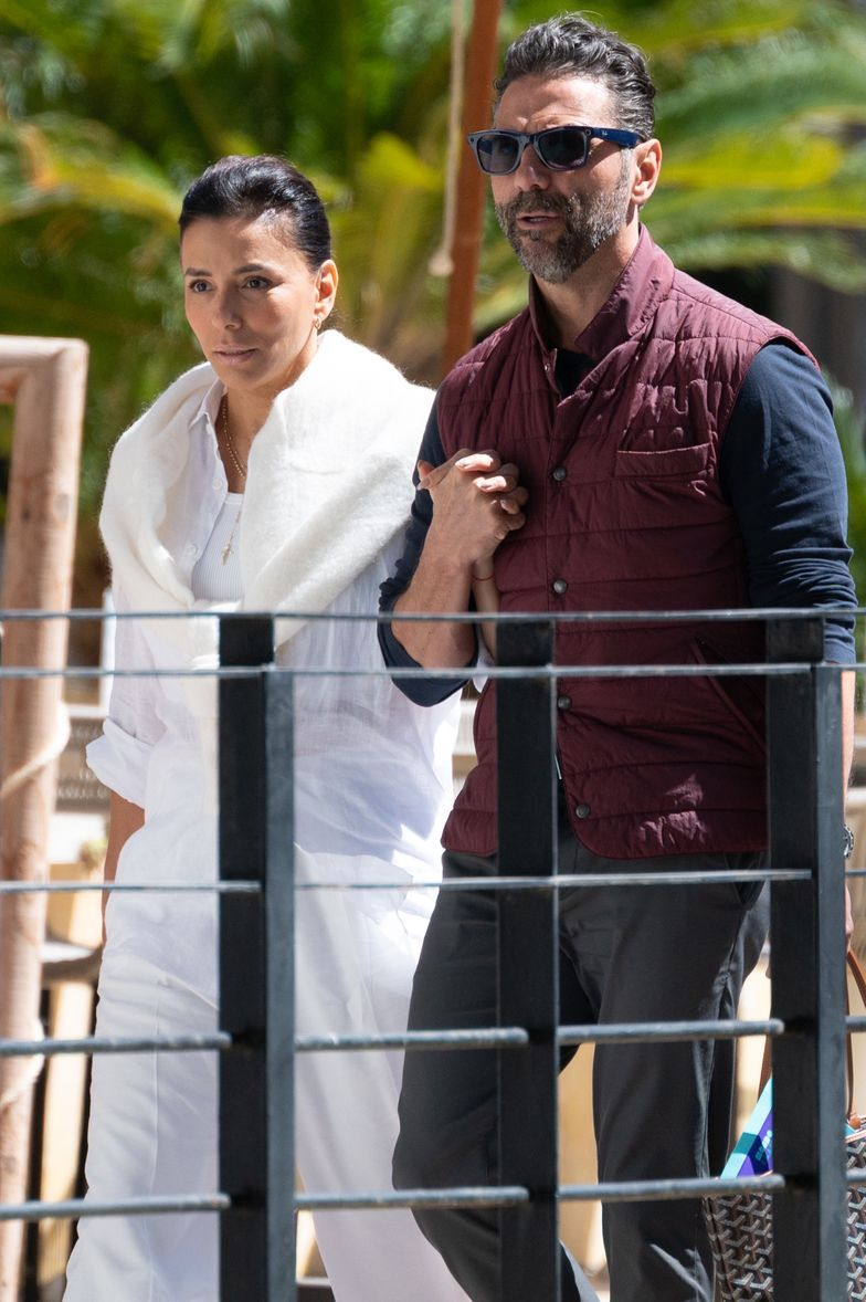 Ева Лонгория и Хосе Бастон устроили романтический обед в Марбелье