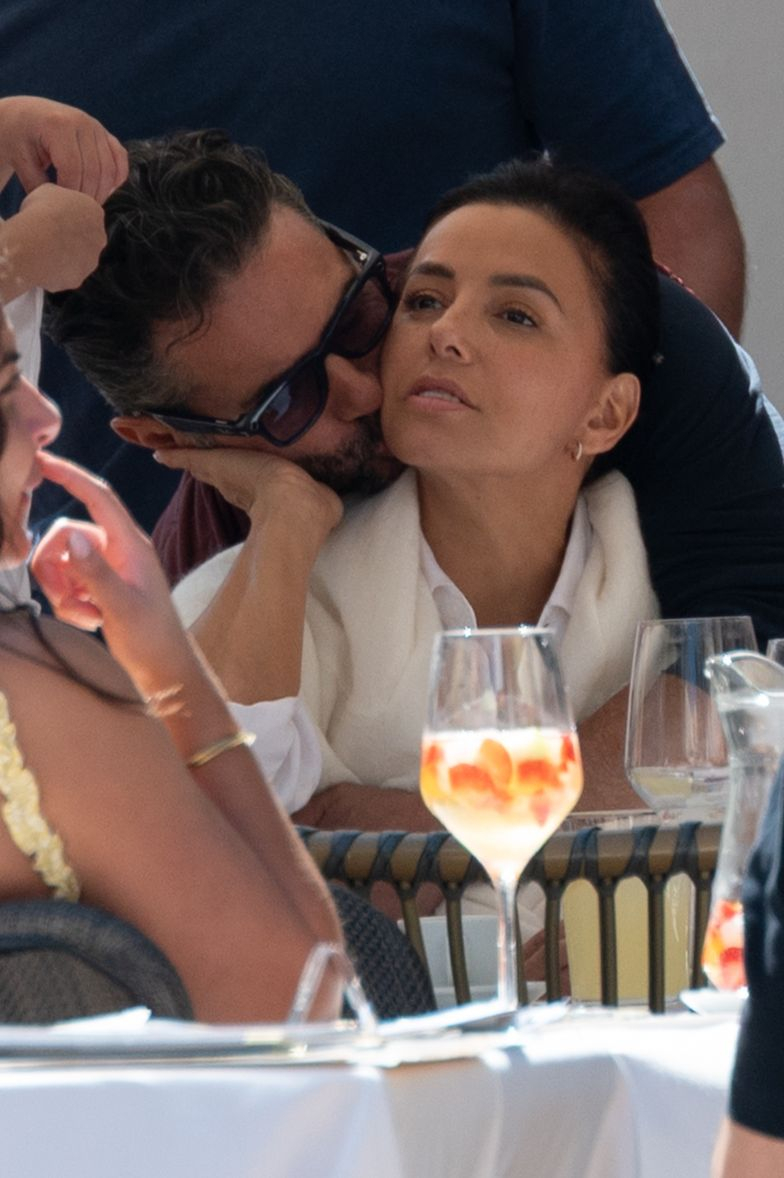 Ева Лонгория и Хосе Бастон устроили романтический обед в Марбелье