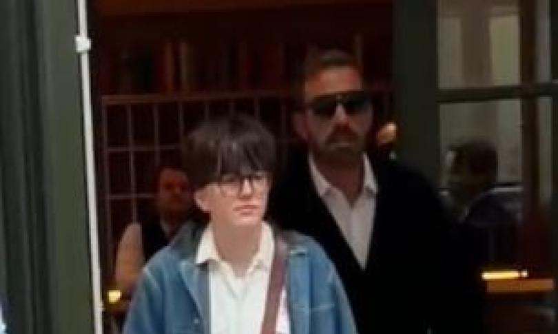 Бен Аффлек поддержал сына Фина:вместе сходили на бродвейский спектакль