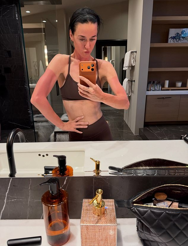 Кэти Перри поделилась снимками с зимнего отдыха