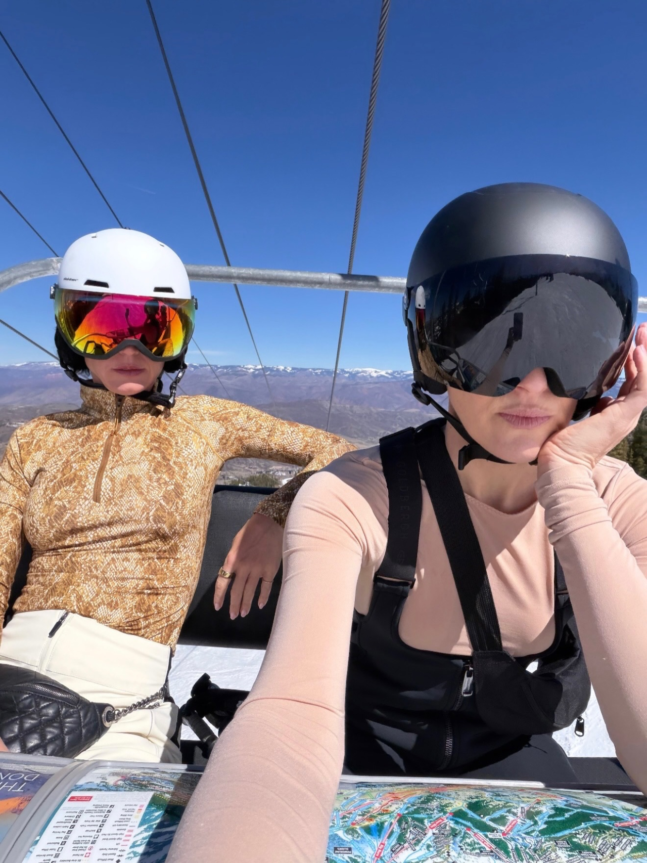 Кэти Перри поделилась снимками с зимнего отдыха