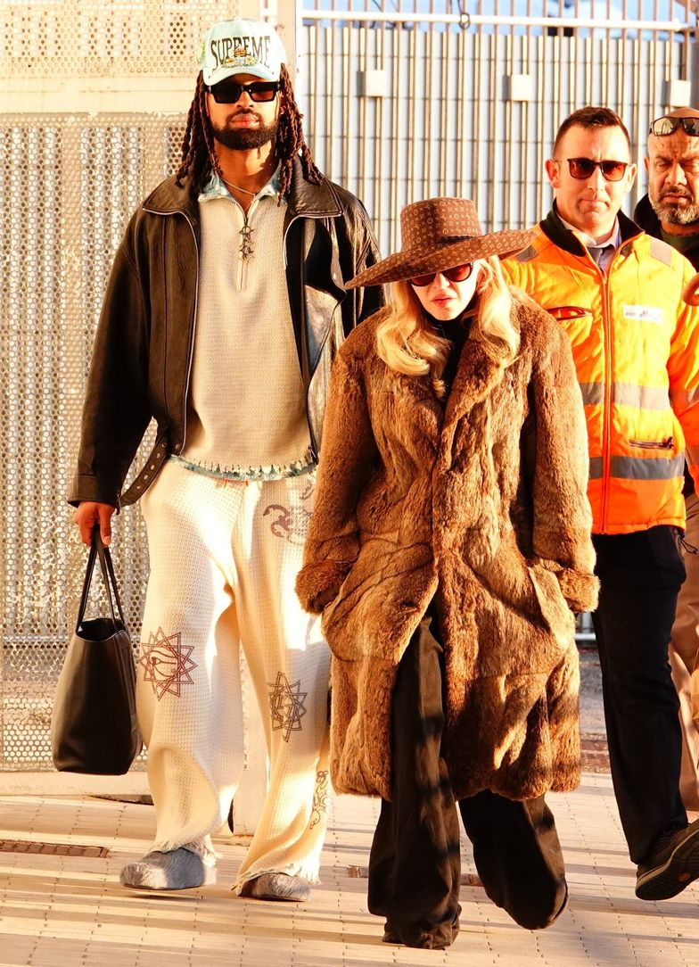 Мадонна в Венеции вместе с её молодым партнером Акимом Моррисом