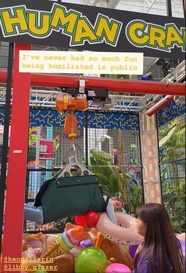 Блейк Лайвли показала отдых в парке Nickelodeon на фоне продолжающегося суда с Джастином Бальдони