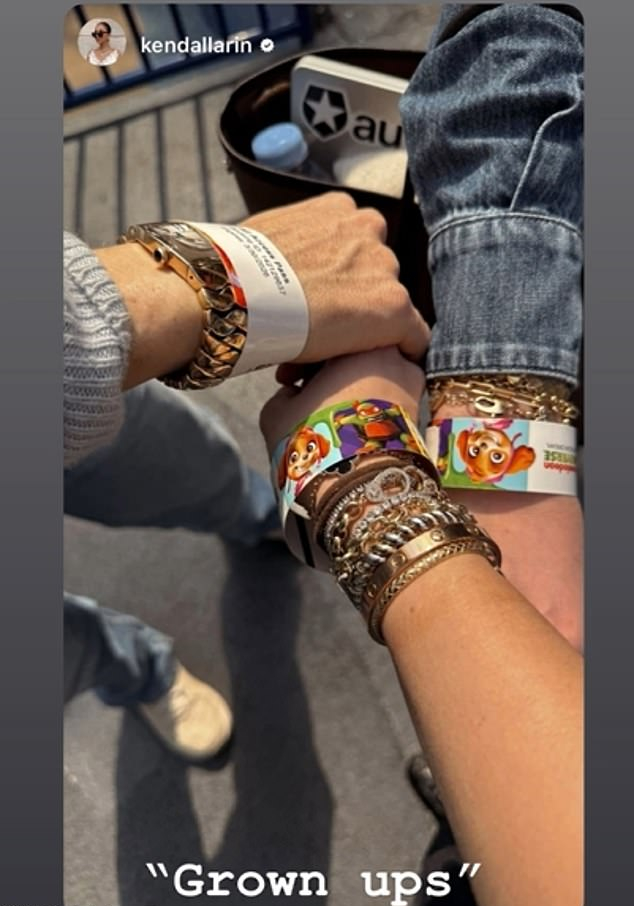 Блейк Лайвли показала отдых в парке Nickelodeon на фоне продолжающегося суда с Джастином Бальдони