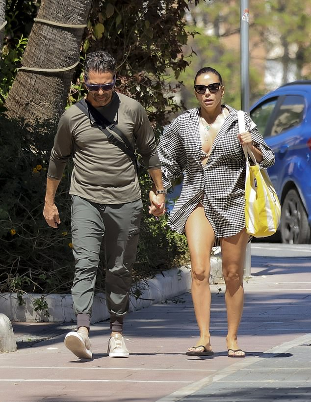 Ева Лонгория и Хосе Бастон устроили романтический обед в Марбелье