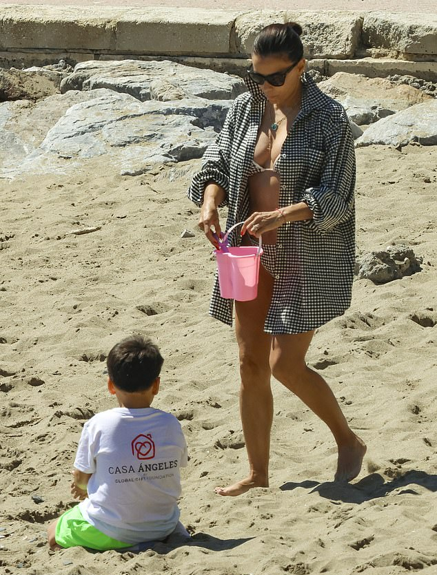 Ева Лонгория и Хосе Бастон устроили романтический обед в Марбелье