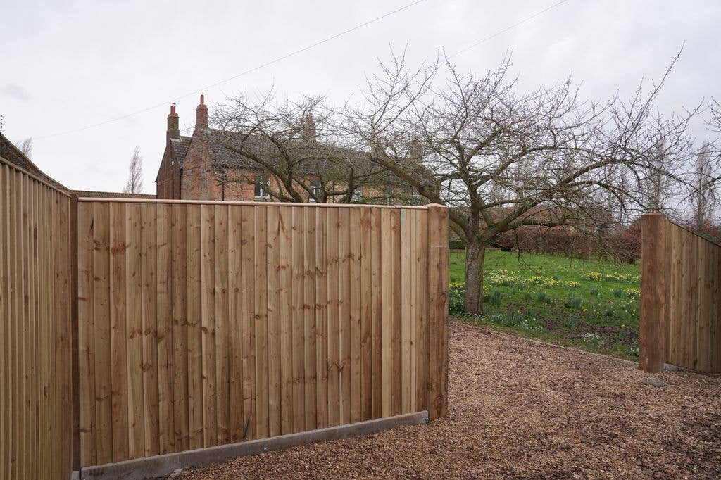 Карл III ищет арендатора для дома рядом с новым жильем принца Эндрю