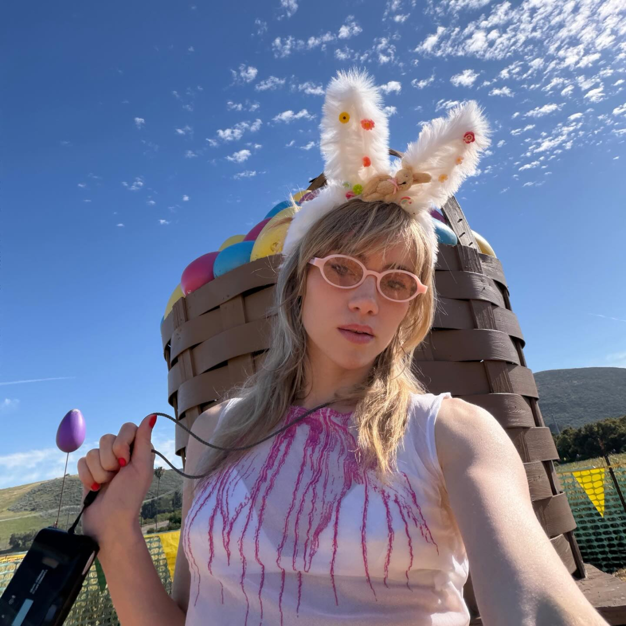 Сьюки Уотерхаус показала яркий летний образ в красном бикини