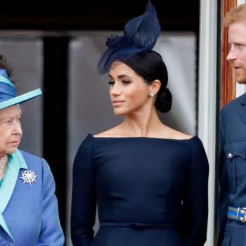 Королева Елизавета II, по данным биографа, с осторожностью общалась с принцем Гарри после его отъезда