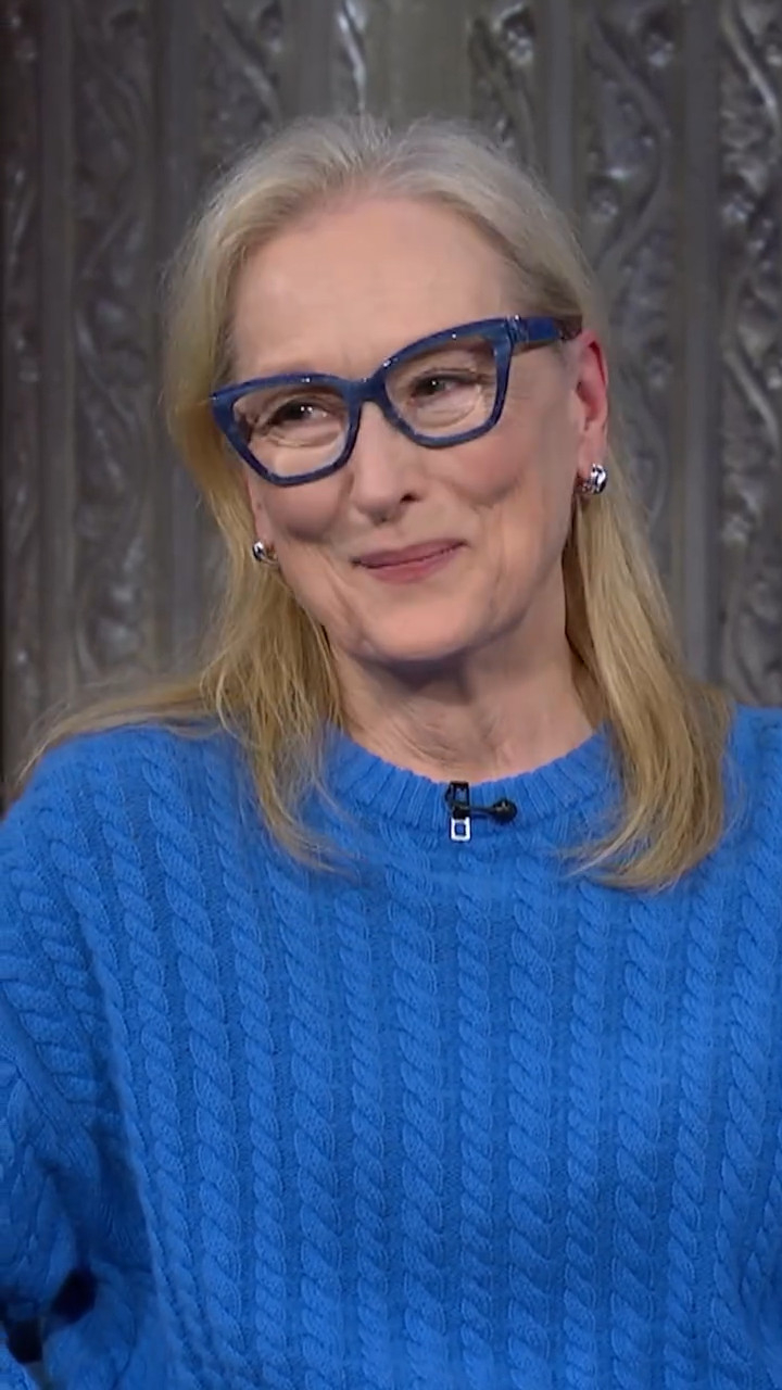 Мерил Стрип повторила культовый образ из «Дьявол носит Prada» на шоу Стивена Кольбера