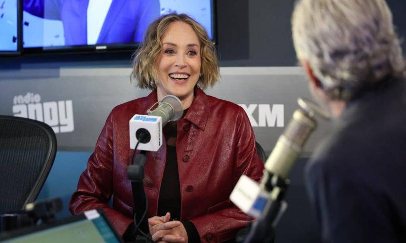 Шэрон беседует с Энди Коэном во время своего визита на SiriusXM