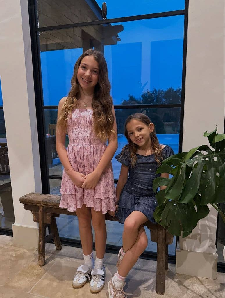 Хейли Дафф показала трогательное фото дочерей и рассказала о своих принципах воспитания