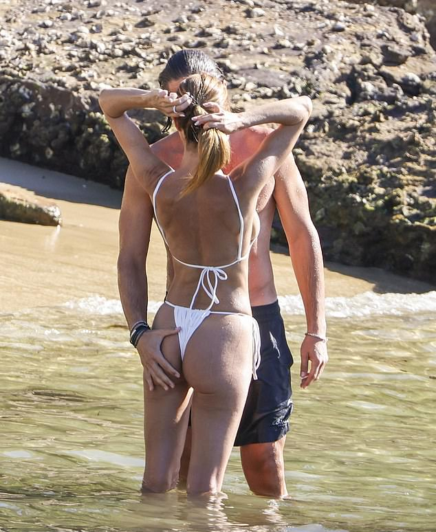 Дина Бродхерст вновь в центре внимания:новый роман и отдых на пляже в Сиднее