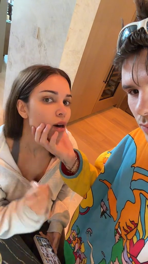 Круз Бекхэм показал, как готовит блины вместе со своей девушкой Джеки Апостоль