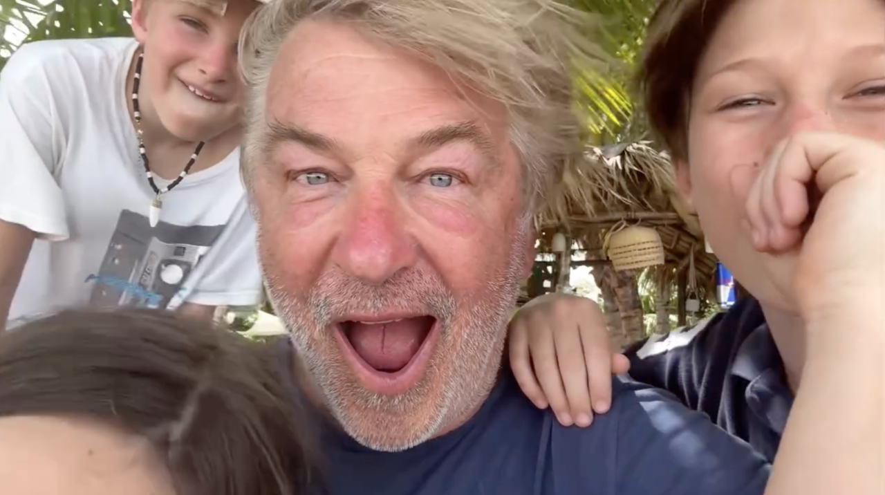 Дочь Алека Болдуина пошутила над его возрастом в день рождения