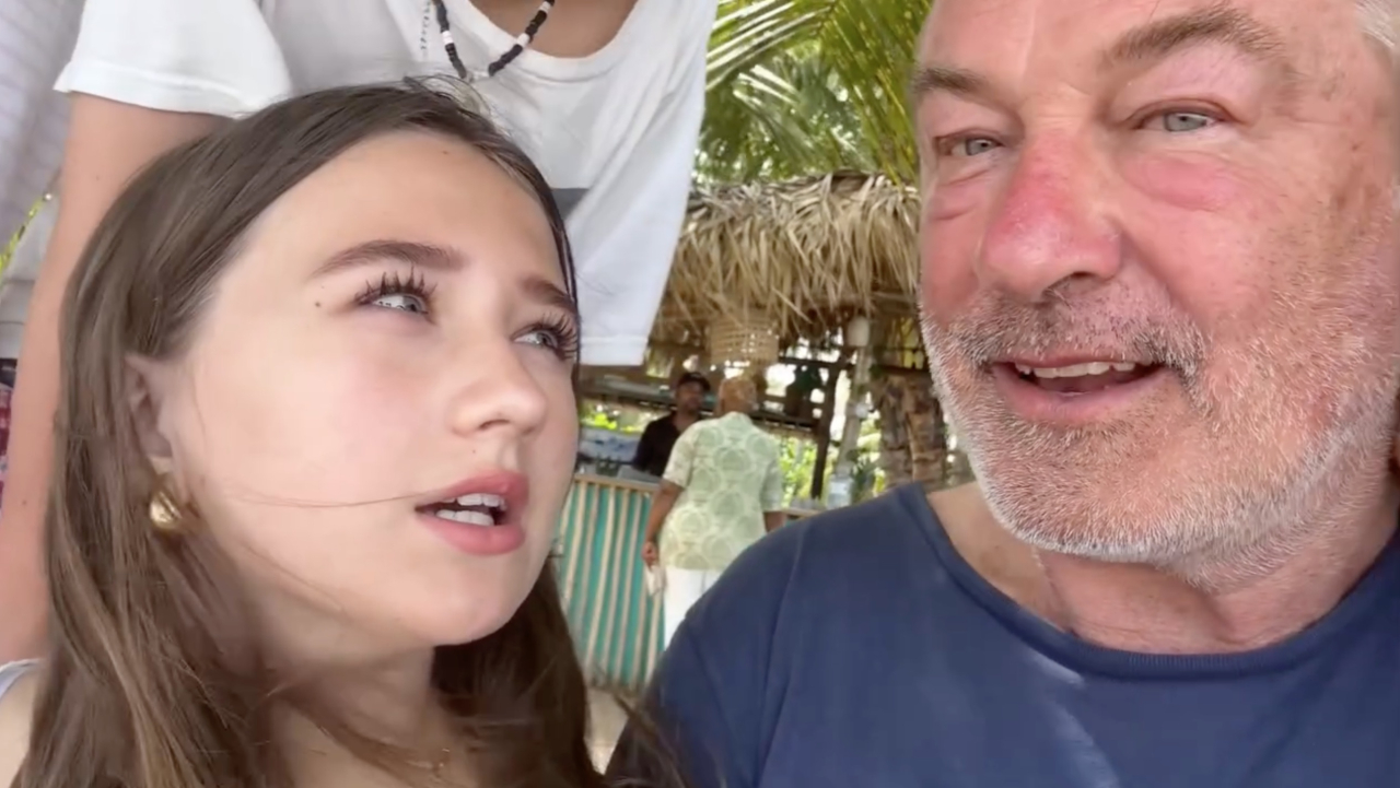 Дочь Алека Болдуина пошутила над его возрастом в день рождения