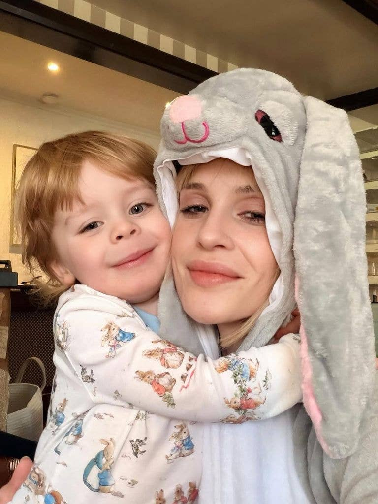 Келли Осборн показала семейную Пасху с сыном