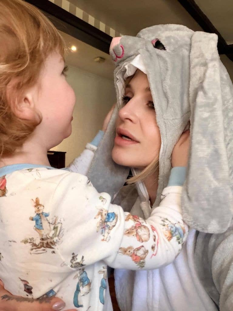 Келли Осборн показала семейную Пасху с сыном