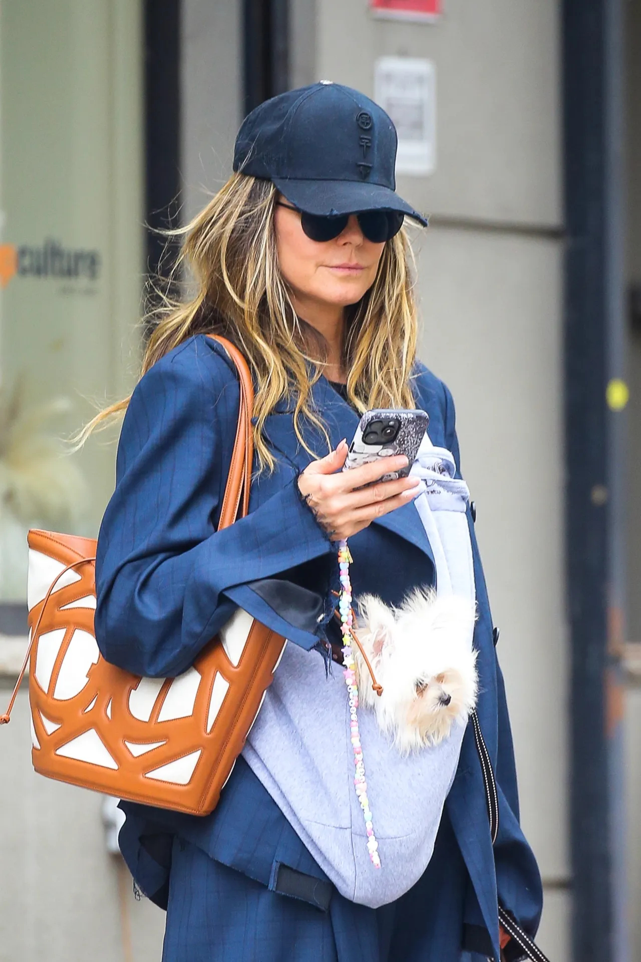 Хайди Клум за покупками в магазине Hermes в Нью-Йорке, апрель 2026 года