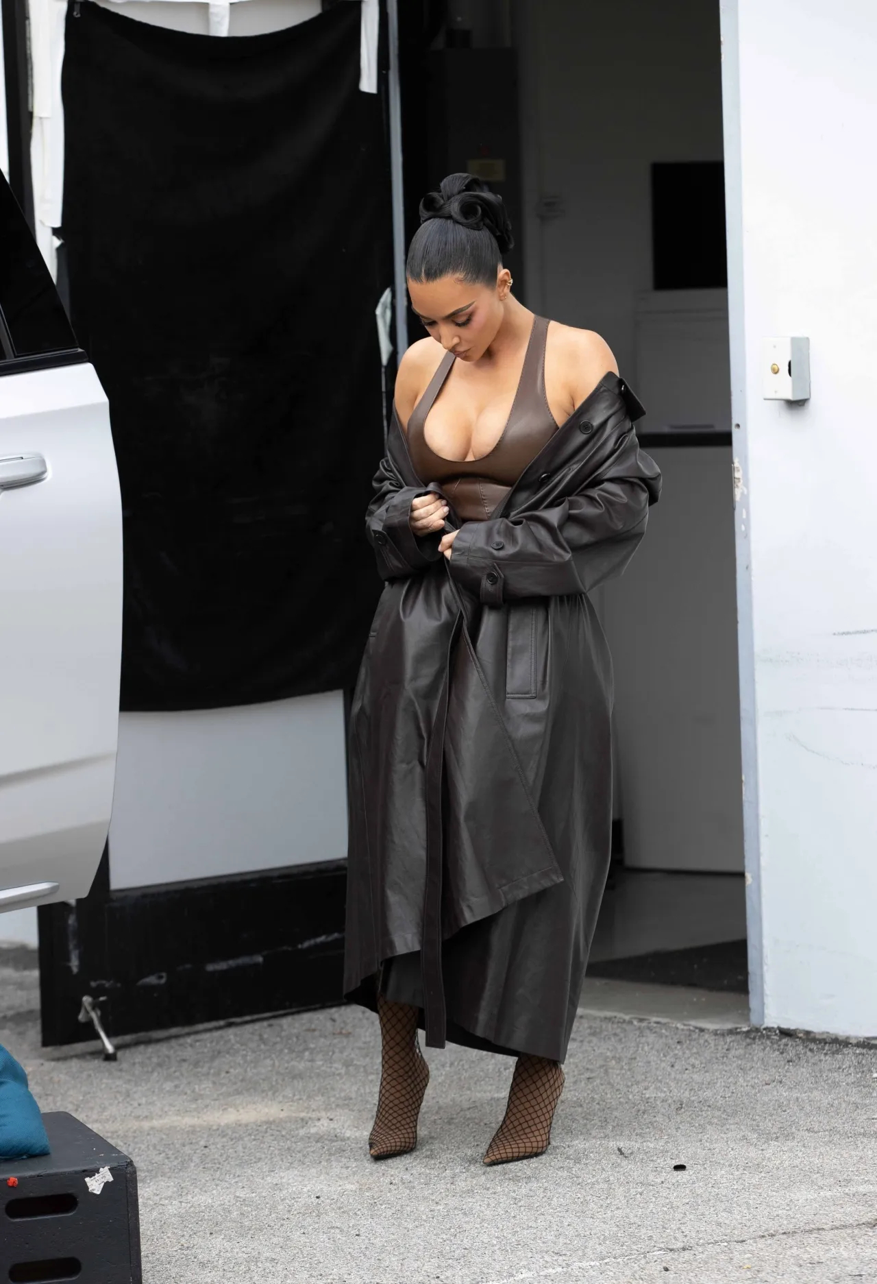 Ким Кардашьян показала спорный, но запоминающийся образ в шоколадных тонах