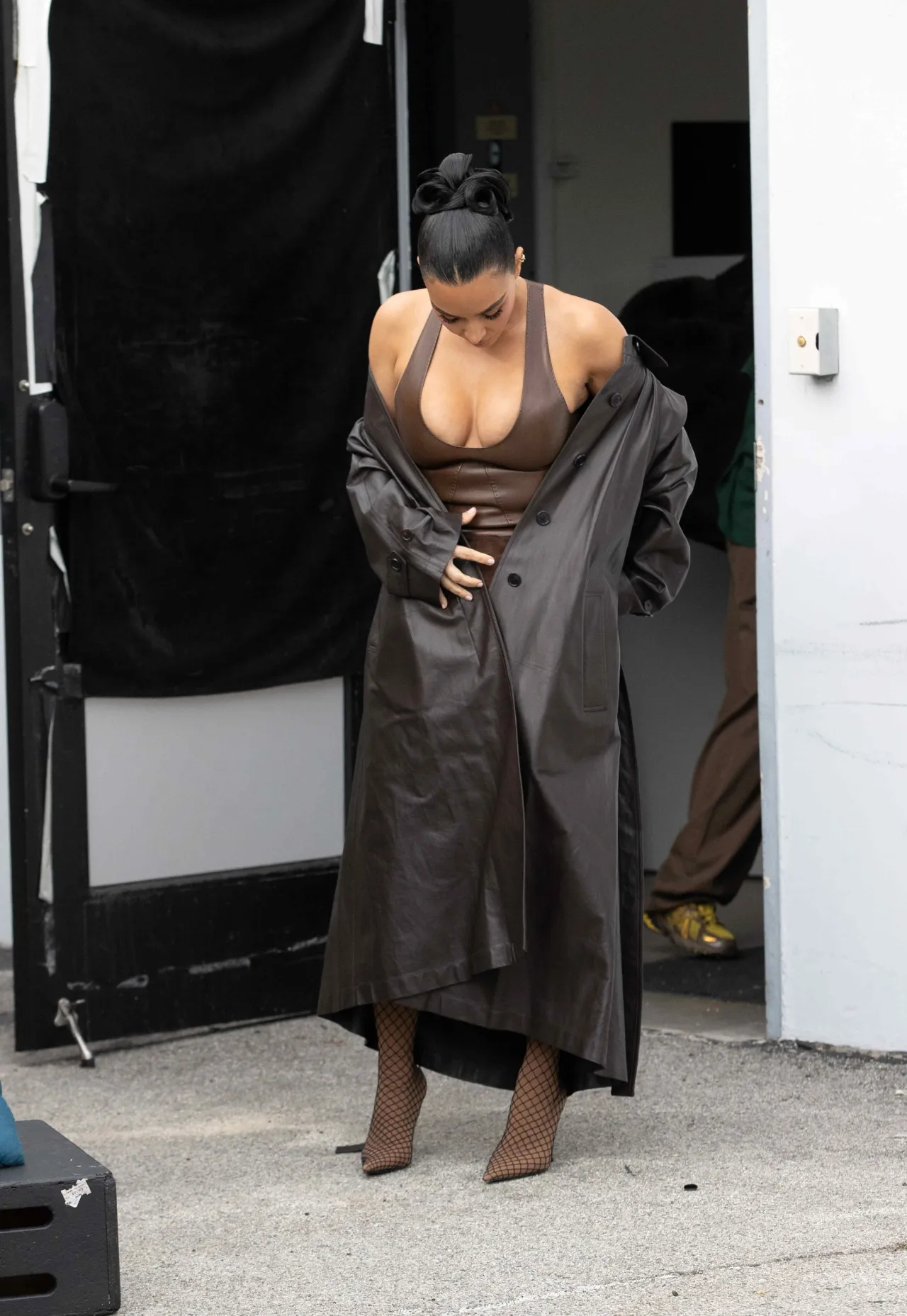 Ким Кардашьян показала спорный, но запоминающийся образ в шоколадных тонах