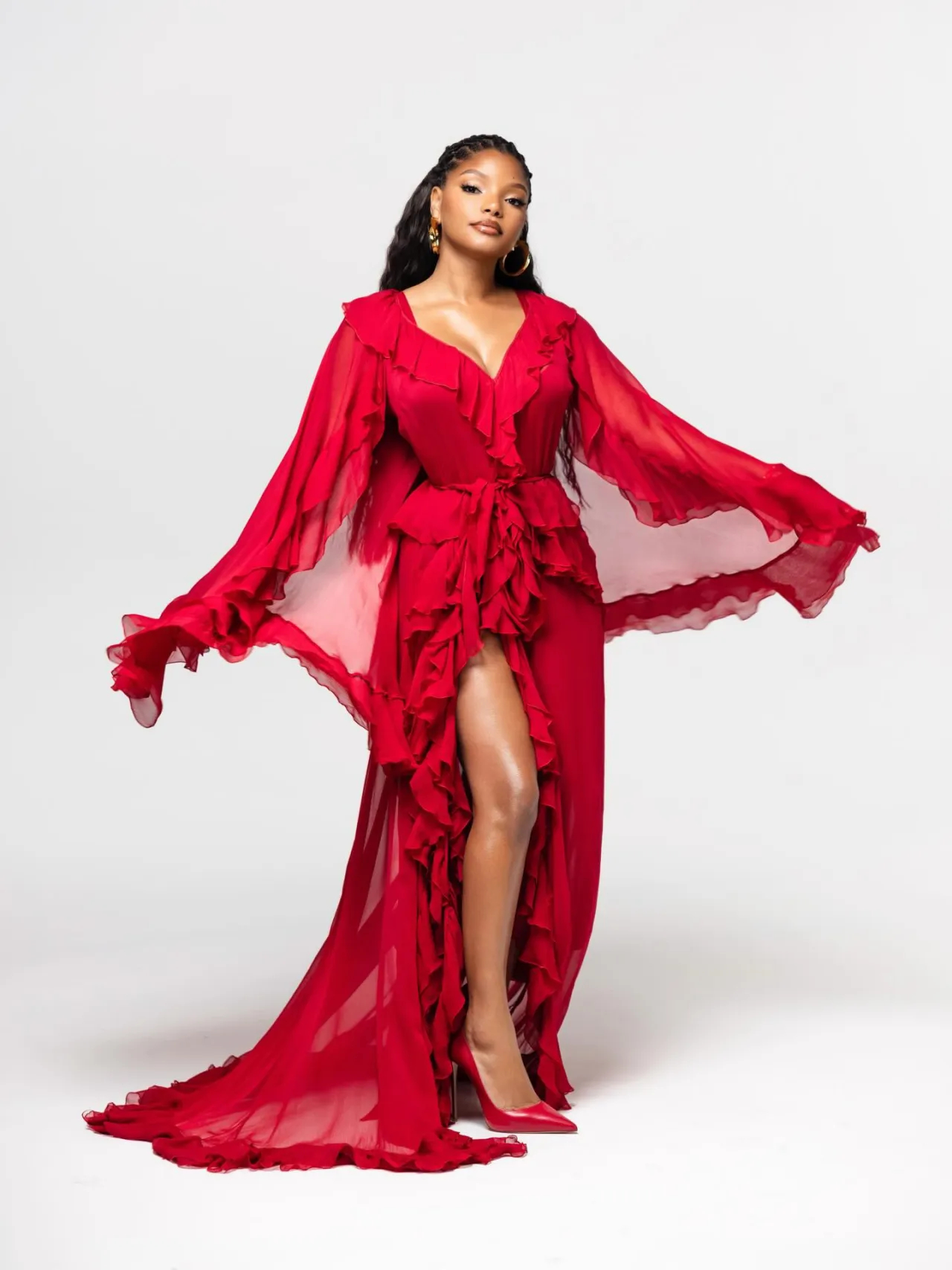 Халле Бейли выбрала тотальный красный для пресс-тура «Ты, я и Тоскана»