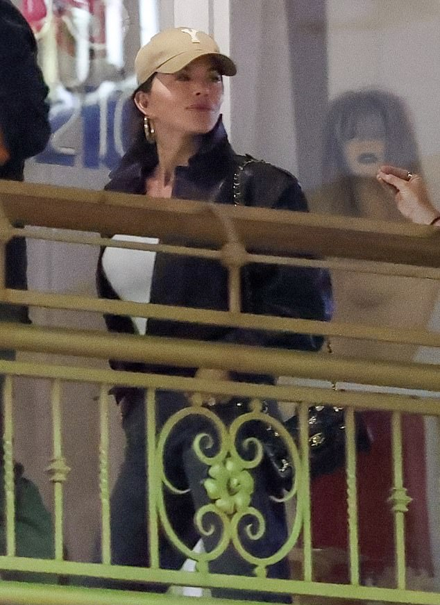 Лорен Санчес появилась в Лос-Анджелесе в неожиданно простом образе