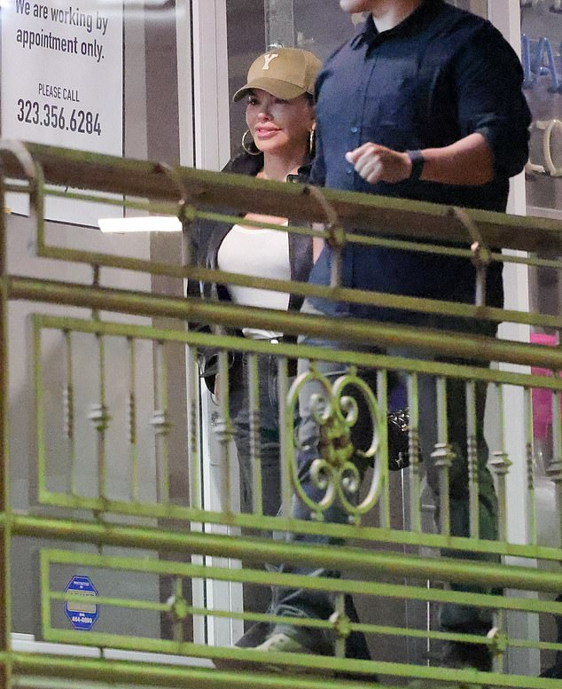 Лорен Санчес появилась в Лос-Анджелесе в неожиданно простом образе